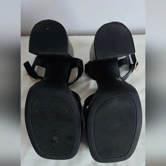 Black Chunk Heeled Women's Sandals - Picture 4 of 6